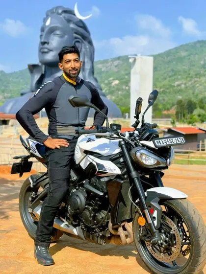A Sunday ride to the Adiyogi Shiva statue. Fitness gives you the freedom to explore.