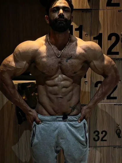 An artistic shot of one of my men's physique athletes. We focus on creating a complete package: size, symmetry, and aesthetics.
