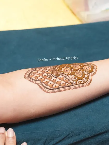 A delicate floral pattern on the arm, perfect for a guest at a wedding or for a festival.