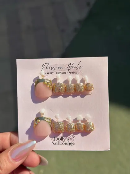 A slightly different angle of the gold glitter press-on pedicure set. These are perfect for weddings, parties, or any time you want your feet to sparkle.