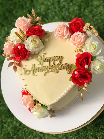 Another angle of the floral heart-shaped anniversary cake.