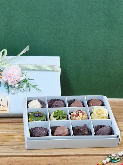 This gift set is designed to make your sibling feel special. The combination of a beautifully decorated box and a dozen assorted sweets makes for a perfect Rakhi surprise.