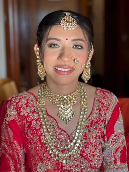 A final, radiant smile before she heads to her ceremony. Pure bridal perfection.
