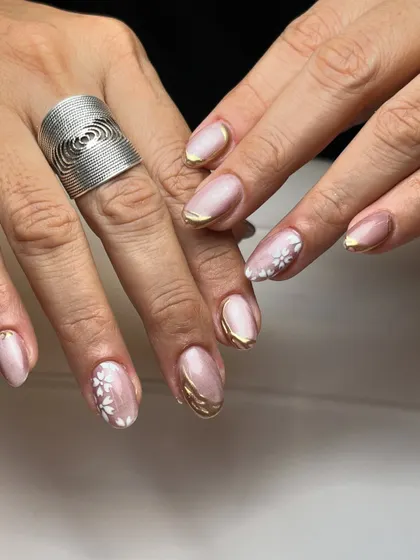 The complete floral and chrome cat-eye set. It's a perfect mix of elegant, artistic, and trendy elements.