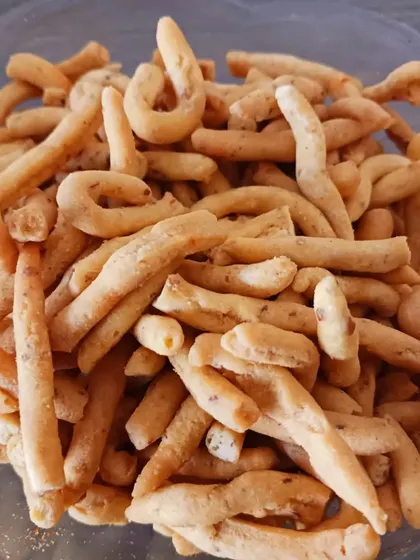 Roasted gathiya, a popular Gujarati snack made healthy. These are crunchy, savory sticks perfect for any time of day.