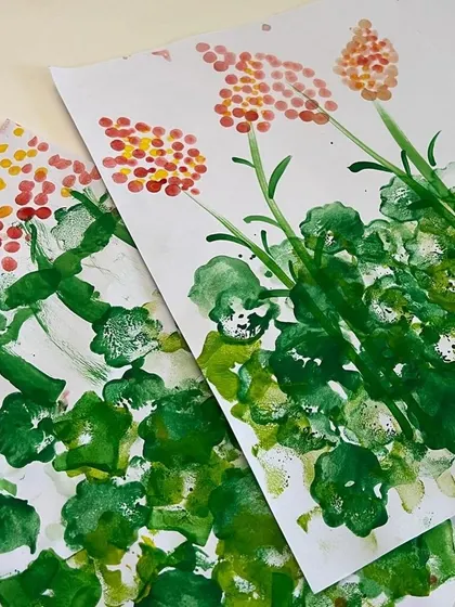 A close-up of the beautiful flowers created with our sponge and bud painting technique.