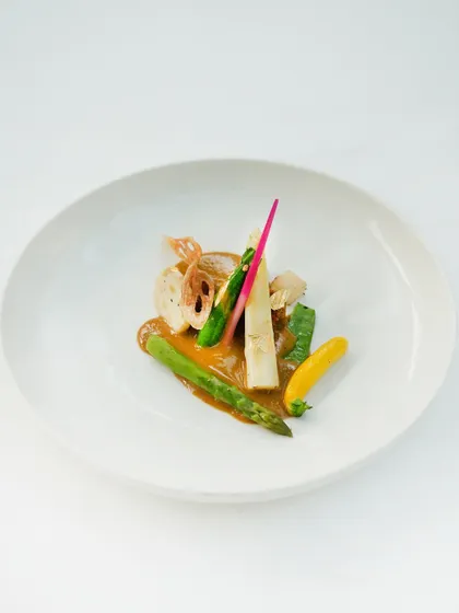 Our vegetarian nihari features elephant yam, white asparagus, and hajikame. It’s a delicate, layered, and deeply satisfying take on the traditionally meat-based stew.
