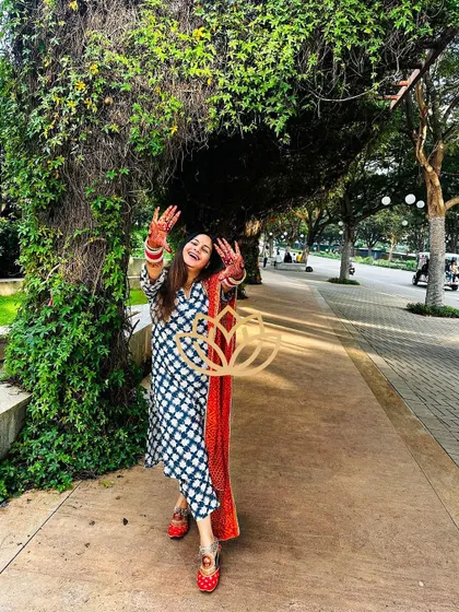 A happy, carefree moment captured, with the bride's beautiful mehendi stain on full display.