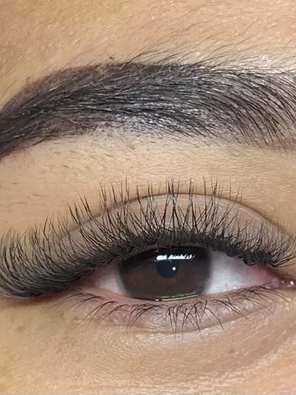 A perfect example of a finished classic lash set. This look is ideal for anyone who wants to wake up ready to go, without the daily hassle of mascara. It provides a beautiful, fanned-out effect that opens up the eyes.