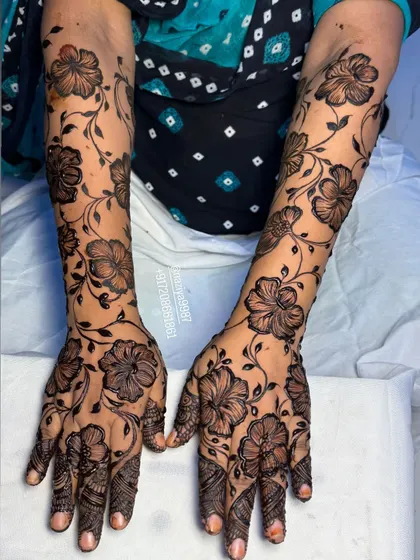 Another view of the elegant floral vine pattern. It gracefully covers the hands and arms without being too heavy.