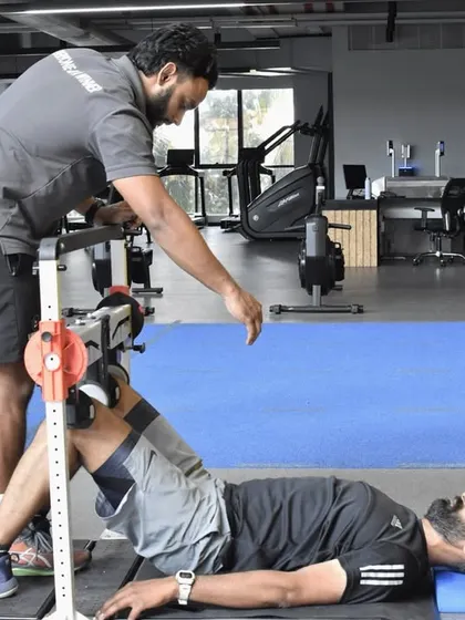 A coach demonstrates the use of the NordBord for hamstring testing during our VALD workshop. This tool is crucial for identifying strength imbalances and mitigating the risk of common hamstring injuries in athletes.