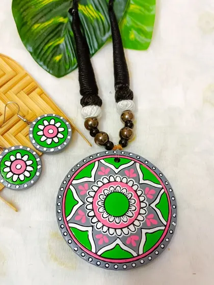 These are additional images and videos showing the wide assortment of necklace sets in various designs and colors that I have available for wholesale.