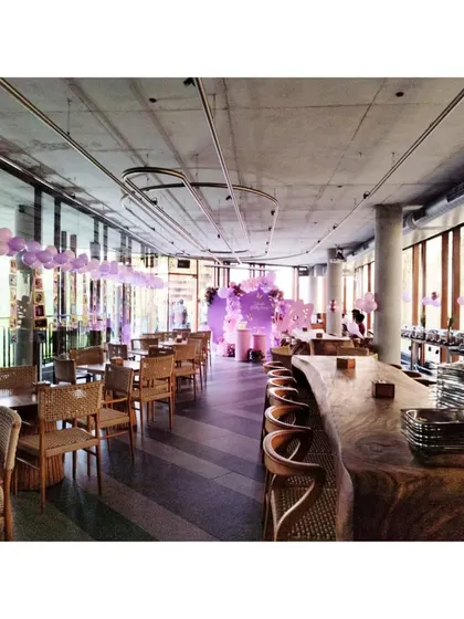 For a butterfly-themed event in a large restaurant space, I used balloon arrangements to create a whimsical atmosphere. This shows my ability to decorate larger, open-concept venues for corporate dinners or parties.