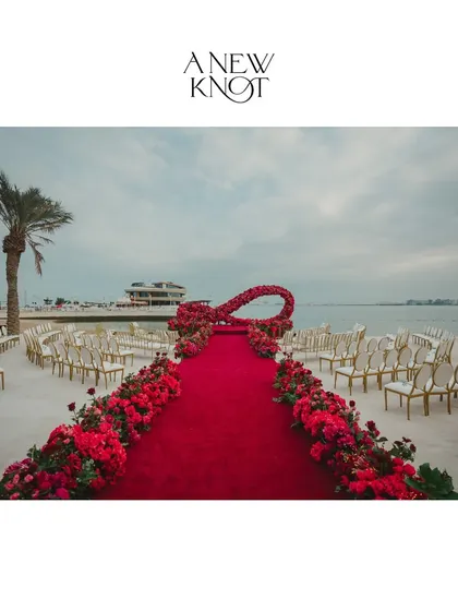 More views of the incredible infinity-shaped floral mandap in Doha, showcasing the design from every angle.