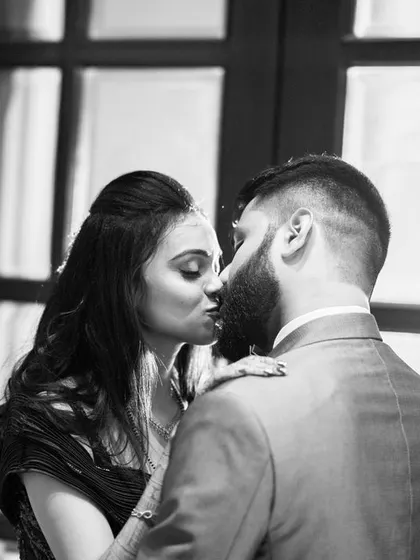 A duplicate of the intimate black and white kiss (ID 52), a testament to its powerful romantic appeal.
