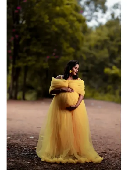 This yellow netted maternity gown is perfect for an outdoor shoot, bringing a touch of sunshine to your photos. The off-shoulder design is both stylish and comfortable.