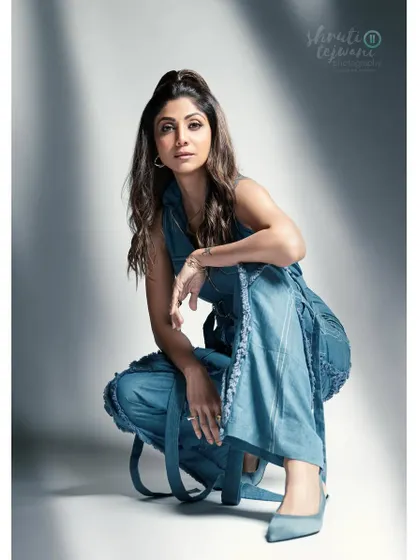 A powerful crouched pose from the Shilpa Shetty session, demonstrating versatility in styling and direction to achieve a modern, edgy look.