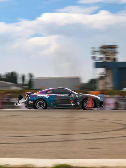 The GTR again, this time with a parachute deployed at the end of its run, a clear indicator of the extreme speeds it reaches.