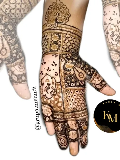 An intricate design that plays with different patterns and peacock motifs. This patchwork style is very unique and eye-catching.