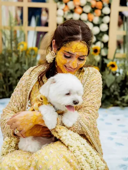 A heartwarming moment between the bride and her furry best friend during the Haldi. I always find ways to include all loved ones, even the four-legged ones, in the celebration.