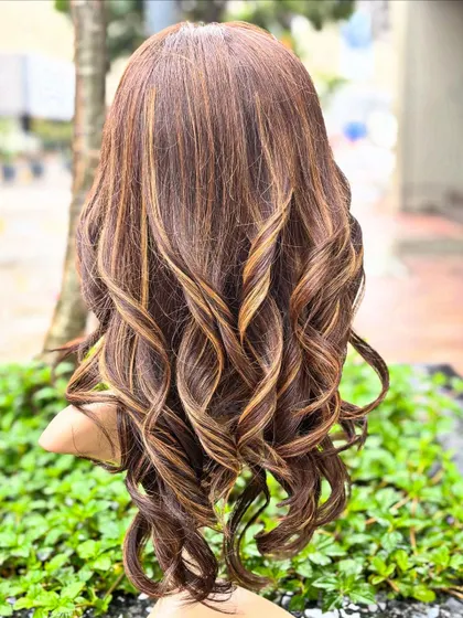 The soft, flowing waves of our creamy blonde wig, made with 100% Remy pure hair.