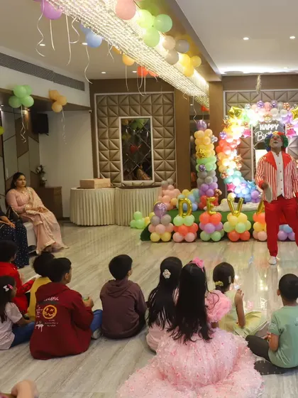 A clown entertaining the kids while they wait for the next game. I can help organize a full schedule of entertainment for your event.