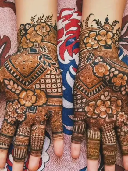 A lovely Eid mehendi with geometric floral patterns. The shading gives the flowers a beautiful, soft look.