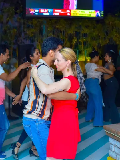 A close and intimate dance in the midst of the crowd.