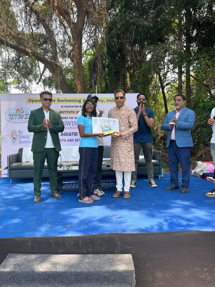 Kushika receiving her first-place award at the Goa Open Water Meet.