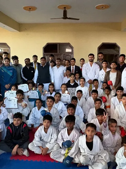 The full contingent of students after a successful tournament, a mix of exhaustion and pride.