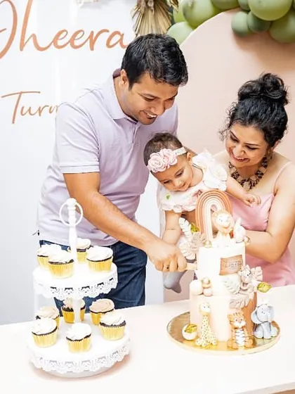 The big moment of cutting the first birthday cake with mom and dad. I cover all the important details of your child's birthday party.