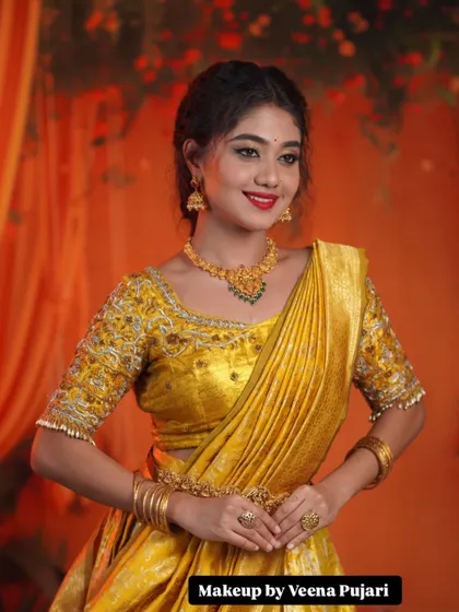 A radiant smile completes this festive look. The golden tones in the makeup and outfit create a harmonious and glowing appearance.