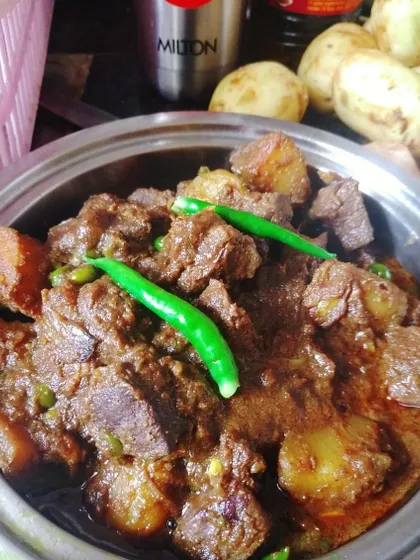 Metey Chocchori, a spicy stir-fry of mutton liver, is perfect with 'gawrom gawrom ruti' (hot flatbreads) on a chilly evening. This dish is sure to spice up your winter nights.