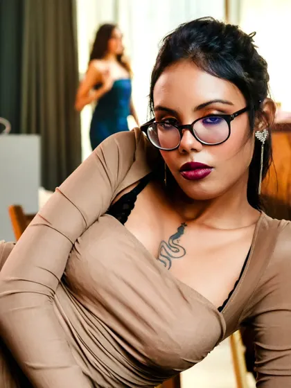 A modern and chic party look that proves you can pair bold lips with glasses. I focused on a clean base and well-defined eyes and lips to create a look that is both stylish and confident.