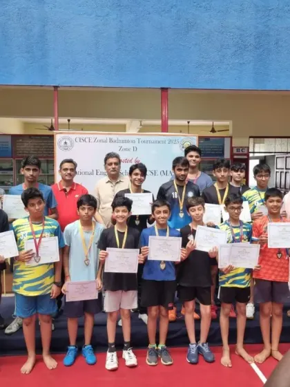 The boys' team winners group photo at the CISE Zone D InterSchool Championship. It's great to see so many young athletes celebrating their hard work.