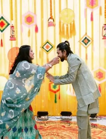 A sweet, candid moment from a mehendi or haldi sangeet. Even in a more casual setting, we can create a beautiful and intimate performance.