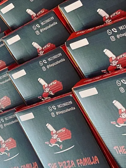 Our branded pizza boxes are ready to go. We ensure professional packaging for easy handling, whether for a large event or a small house party.