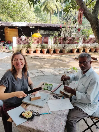 Artist Rebecca Gilbert sits with our master carver, Ramu anna. Despite different artistic styles, they found a common language in the medium of woodblock carving, a beautiful moment of cross-cultural exchange.