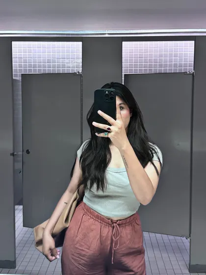 A quick mirror selfie to capture the details of my casual fit.