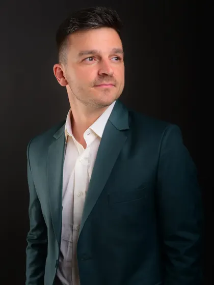 A profile shot looking away from the camera. This can create a sense of vision and forward-thinking, offering a more artistic take on the corporate headshot.