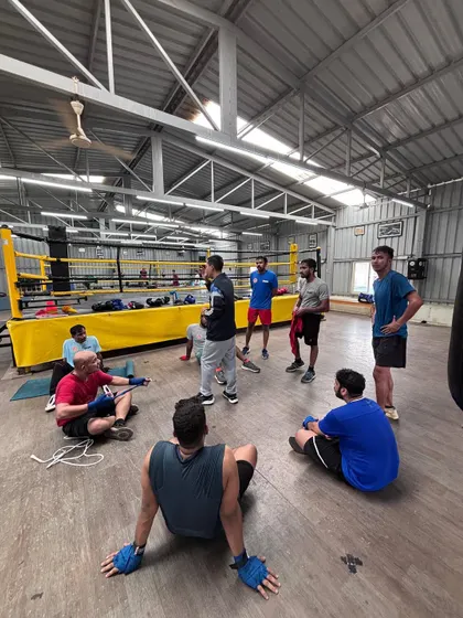 A candid moment after the morning class. The coach talks with the group, sharing feedback and building camaraderie.