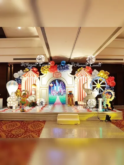 Step right up to a world of fun with a full-scale carnival theme. This vibrant stage setup features a classic red-and-white striped tent, a Ferris wheel, and friendly animal characters, creating an exciting and playful atmosphere for a 4th birthday party.