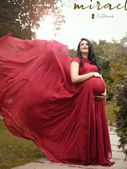 A duplicate of image 125. The flowing gown and radiant makeup create a truly miraculous photo.