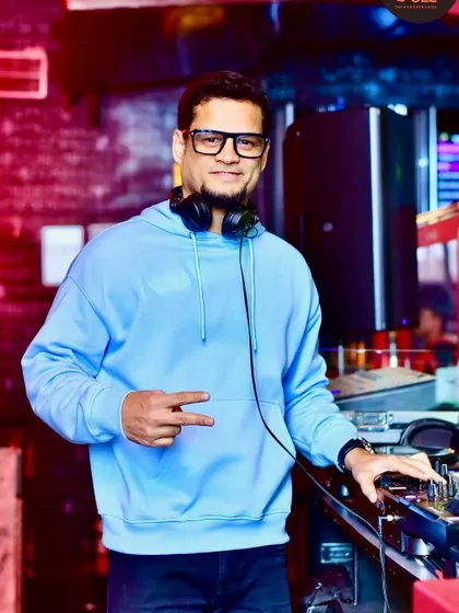Clicks from a Friday night gig. Always ready to bring the weekend vibes with a mix of Bollywood and commercial hits.