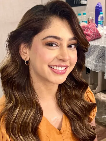 This look proves that sometimes, less is more. Simply stunning!