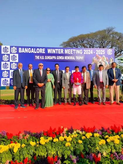 The winning team of Tesorino at the presentation ceremony for The H.B. Gundappa Gowda Memorial Trophy.