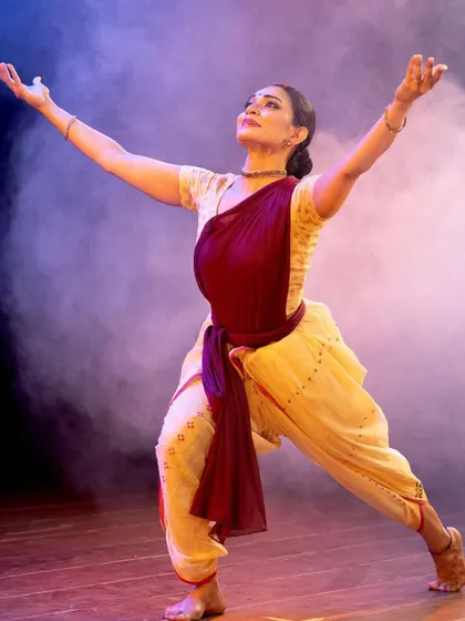 This pose represents the culmination of devotion in *VitthāMāi*. The work explores the different relationships the Varkari saints had with their deity, from the absent-minded Sena to the child-like Janabai, all finding solace in their maternal god.