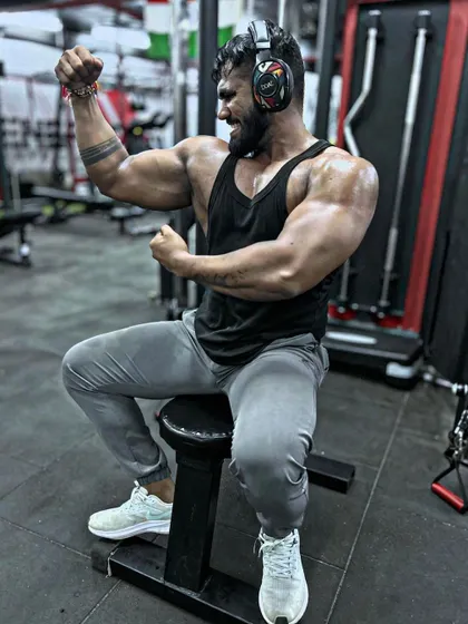 A seated bicep flex. The intensity is written all over my face.