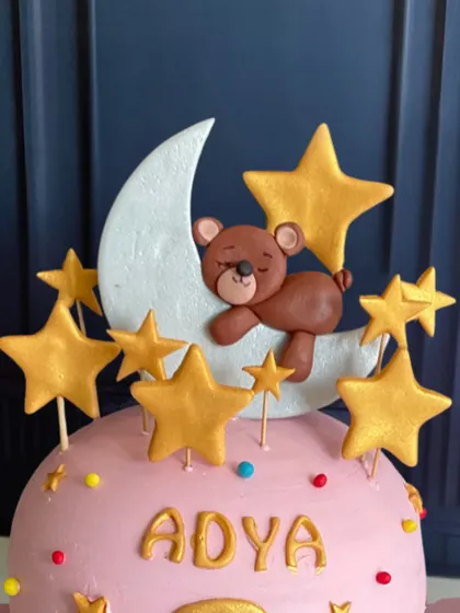 Twinkle, twinkle, little star! I crafted this whimsical sphere cake for Adya’s 2nd birthday, with a fondant teddy bear resting on a shimmering moon.