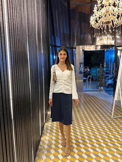 Walking through the restaurant, this outfit looks polished and sophisticated. The long sleeves on the top balance the midi length of the skirt perfectly.